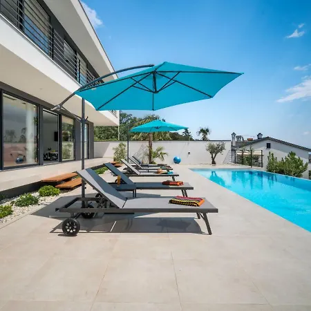 Villa Minimal By Interhome *