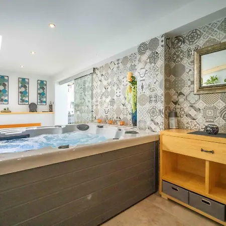 Minimal By Interhome