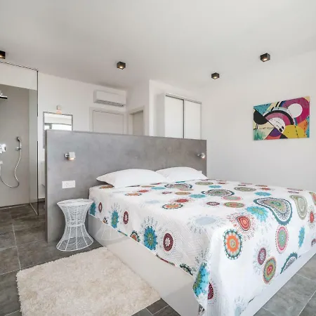 Minimal By Interhome