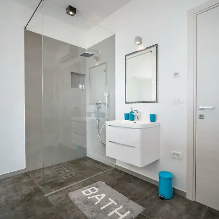 Minimal By Interhome Vila