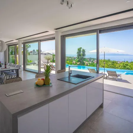 Villa Minimal By Interhome