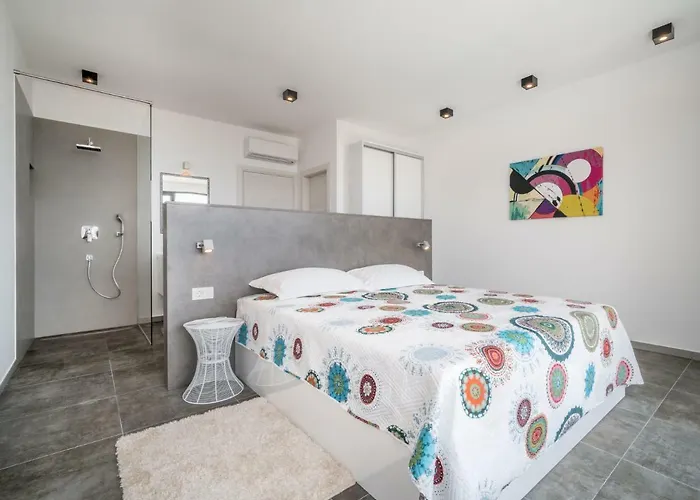 Minimal By Interhome